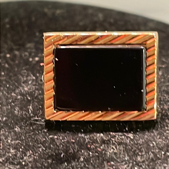 Vintage-1950s--rectangular gold tone black onyx single bar toggle cuff links - Picture 8 of 15